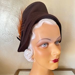 NOTABLE 1940s' BROWN FELT "DUTCH" STYLE HAT WITH RUST COLORED FEATHERS